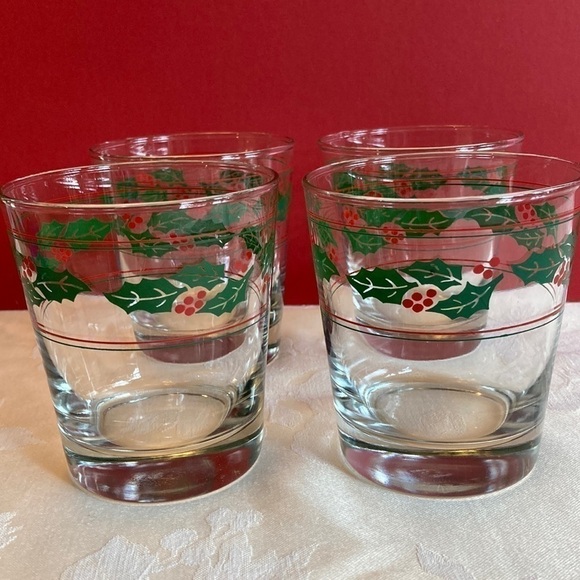 Set of 4 Vintage Anchor Hocking holly and berry cocktail glasses - Picture 3 of 8